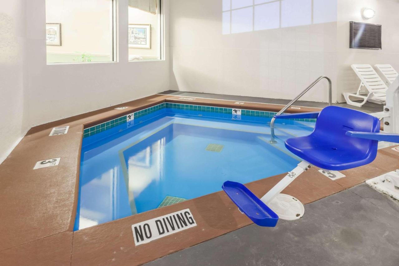 Days Inn By Wyndham Pentwater Εξωτερικό φωτογραφία