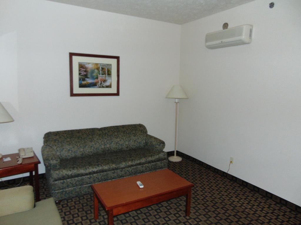 Days Inn By Wyndham Pentwater Δωμάτιο φωτογραφία